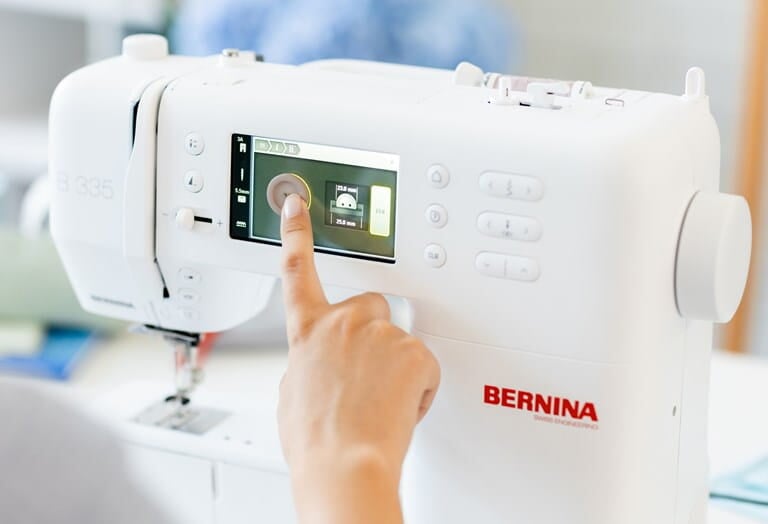 Bernina - Machine à coudre - BER 335 Machine Bernina 