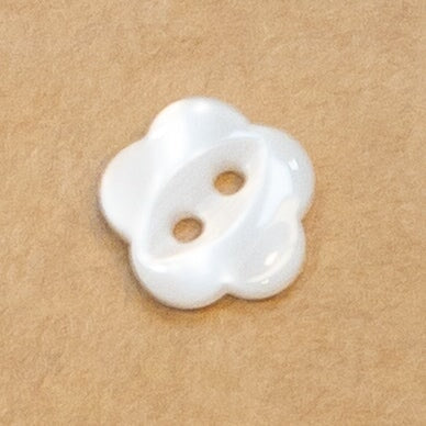 Bouton 2 trous - Fleur découpée Bouton Giannopoulos 13mm 
