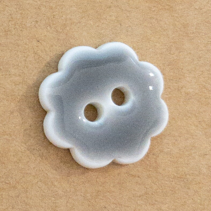 Bouton 2 trous - Fleur découpée - Taille 15mm Bouton Giannopoulos 14 