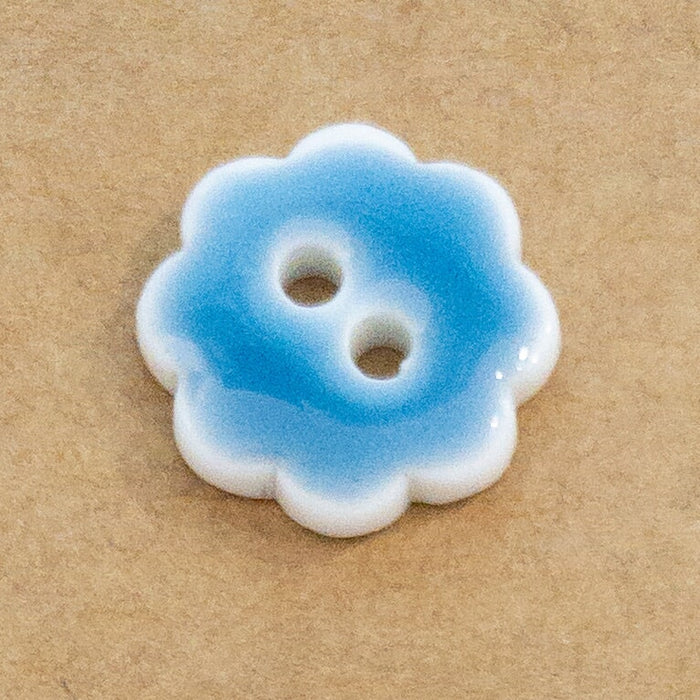 Bouton 2 trous - Fleur découpée - Taille 15mm Bouton Giannopoulos 28 