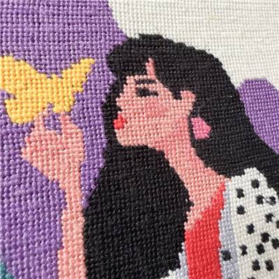 CANEVAS IMPRIME BLANC - DESSIN 40 X 50 CM - LA FEMME AU PAPILLON Broderie MILPOINT 