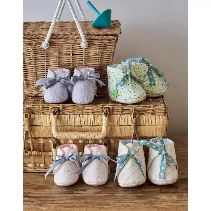 PREMIER TROUSSEAU DE BEBE A COUDRE - UN PETIT BOUT DE FIL Livre Les éditions de saxe 