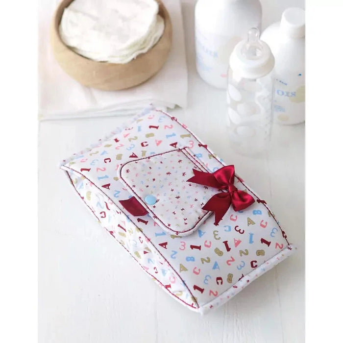 PREMIER TROUSSEAU DE BEBE A COUDRE - UN PETIT BOUT DE FIL Livre Les éditions de saxe 